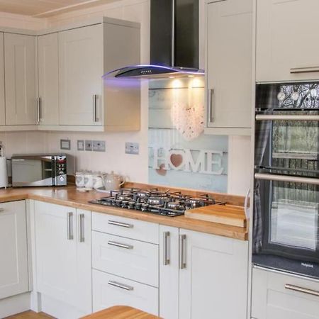Fabulous Detached Lodge With Hot Tub Two Nights Minimum Stay Bridgnorth Luaran gambar