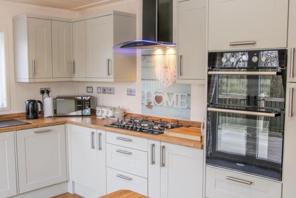 Fabulous Detached Lodge With Hot Tub Two Nights Minimum Stay Bridgnorth Luaran gambar