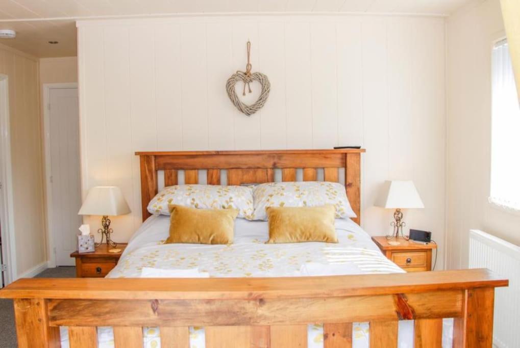 Fabulous Detached Lodge With Hot Tub Two Nights Minimum Stay Bridgnorth Luaran gambar