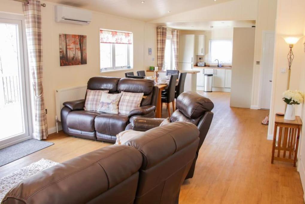 Fabulous Detached Lodge With Hot Tub Two Nights Minimum Stay Bridgnorth Luaran gambar